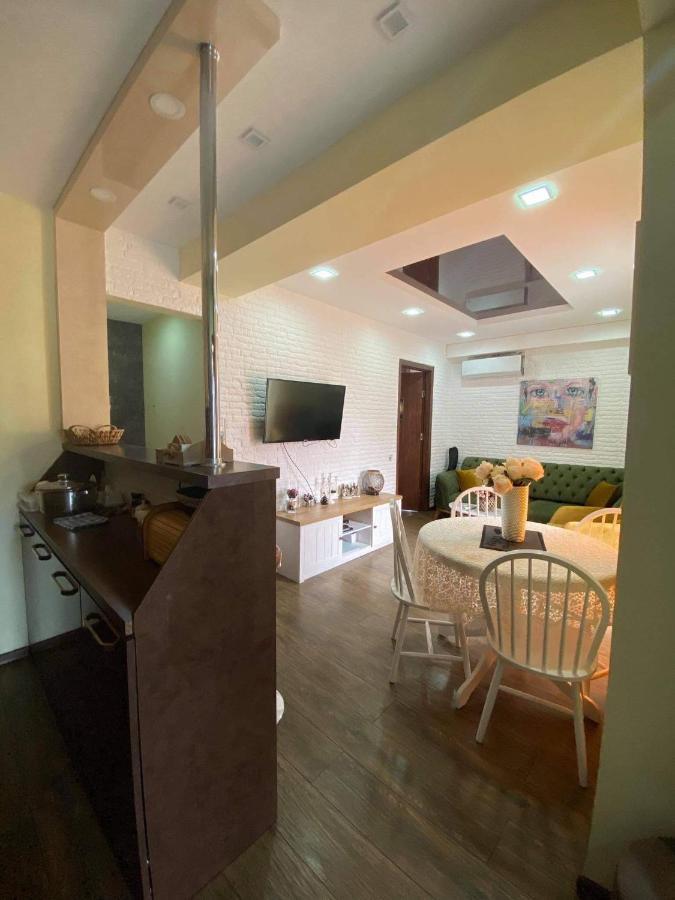 Apartament Victoria Apartment Tbilisi Bagian luar foto